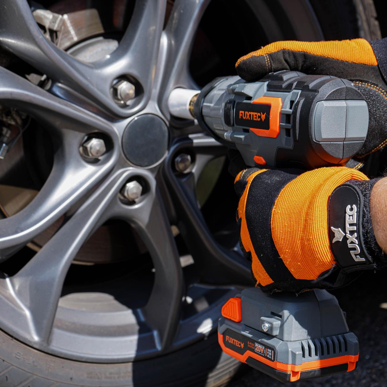 FUXTEC 20V Accu Slagschroevendraaier FX-E1IW20 SET met 1 x Accu 4Ah, 1 x Oplader 1A